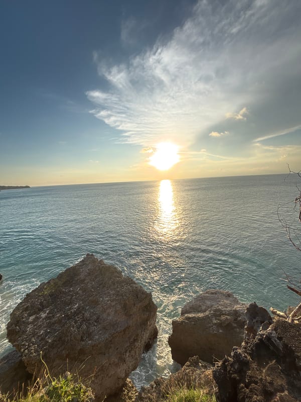 Sunset tourism activity documented at Bali clifftop destination