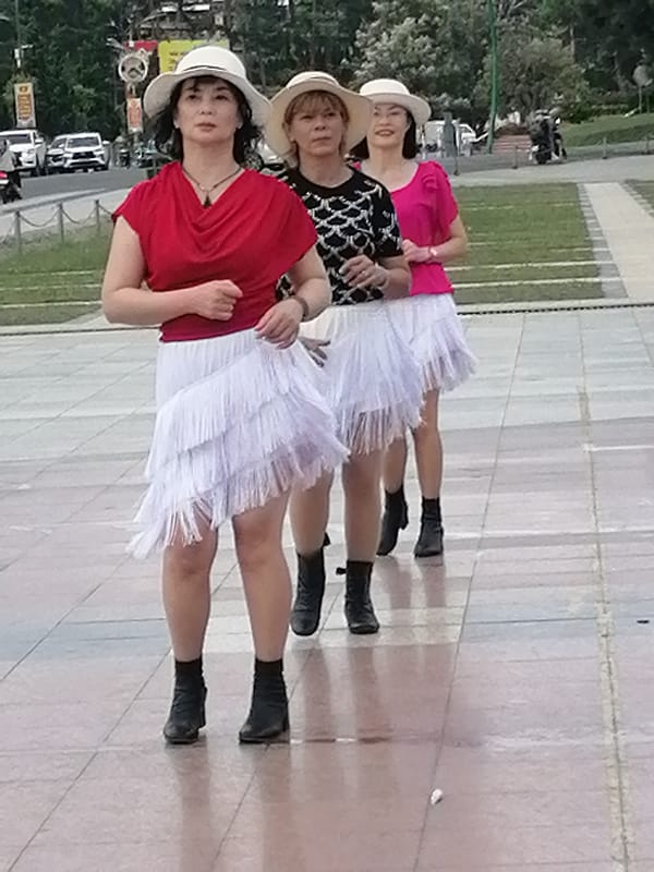 Coordinated dance group takes over Da Lat plaza on July morning
