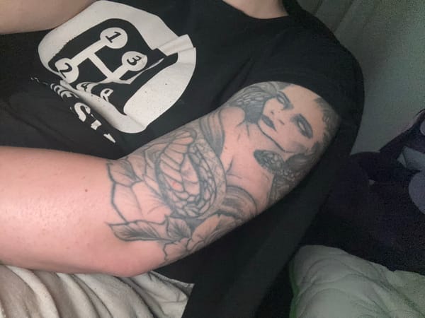 Person with tattoos, gaming socks spotted indoors in Kuklen