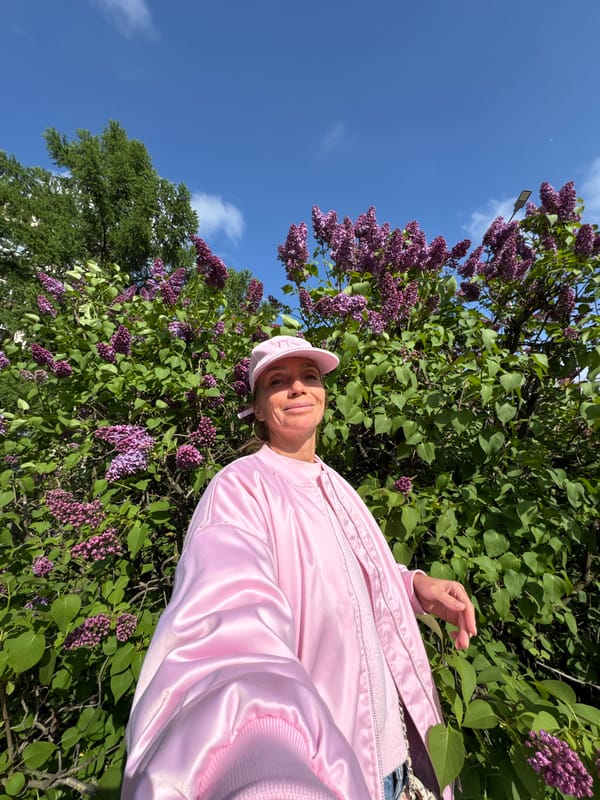 Spring afternoon activities documented across Saint Petersburg parks and waterfront