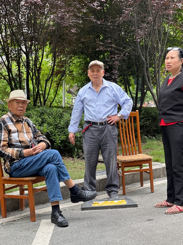 Street vendor sells crayfish and snails in Yuzhong District