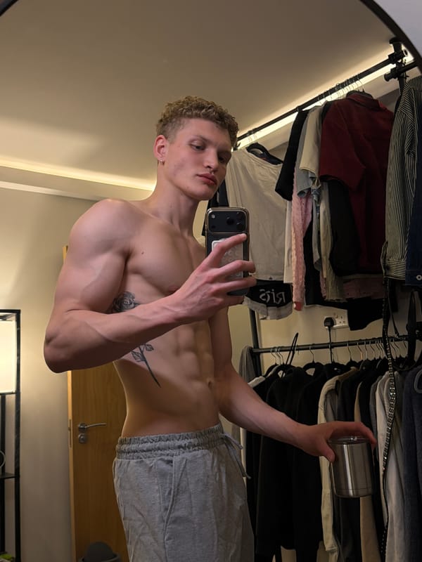 Man takes shirtless mirror selfie in London bedroom