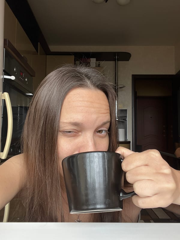 Casual selfie session and Tolyatti street scenes, June morning