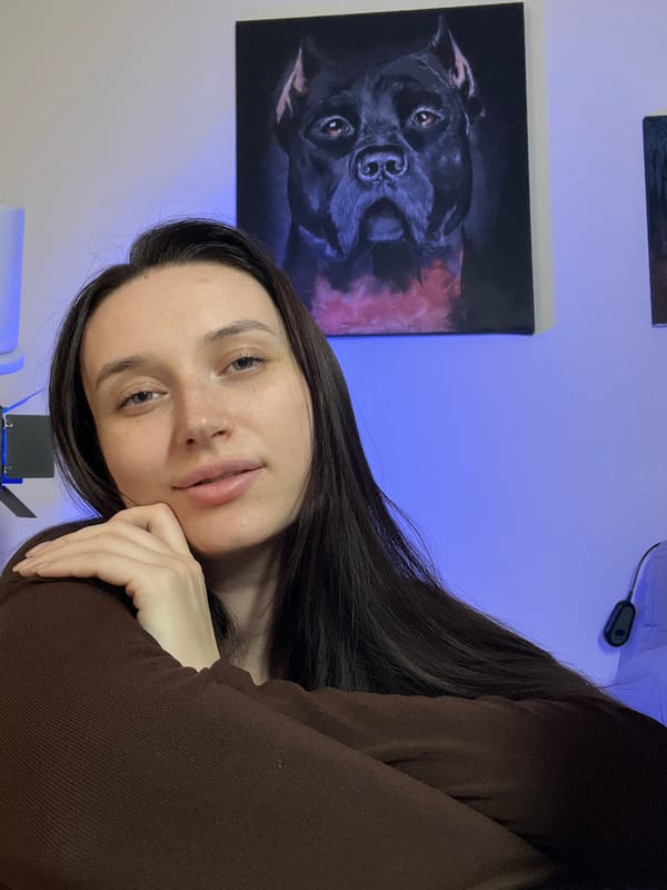 Morning life captured in Tyumen: cats, selfies, art