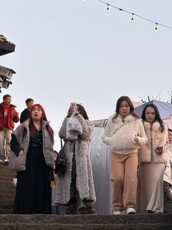 Evening tourism activity documented across Nan'an District, Chongqing attractions