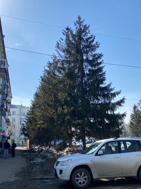 Morning street scene captured in Kazan, Russia