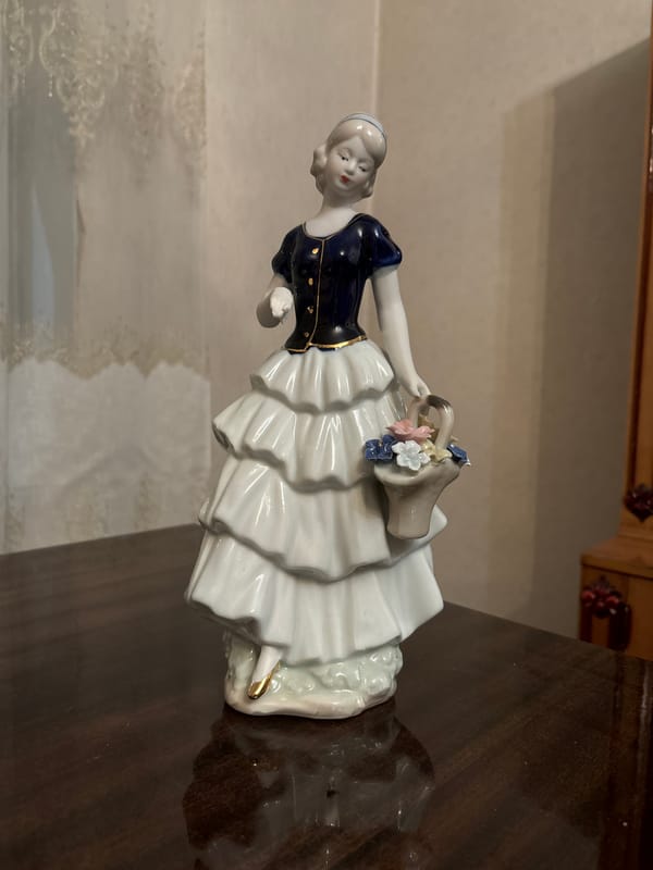 Vintage decorative objects and artwork catalogued in a single session
