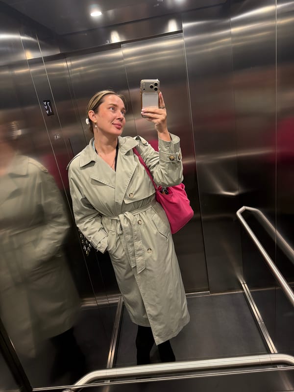 Woman takes elevator selfies in Moscow building