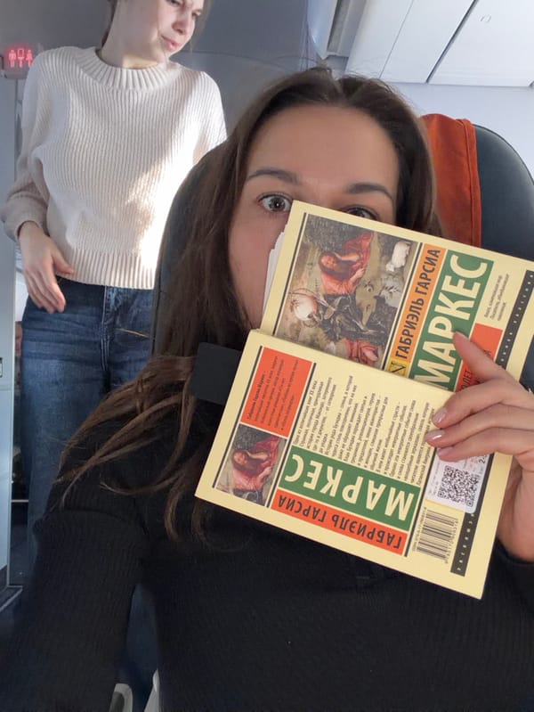 Morning scenes captured in Khimki: aircraft reading, residential complex