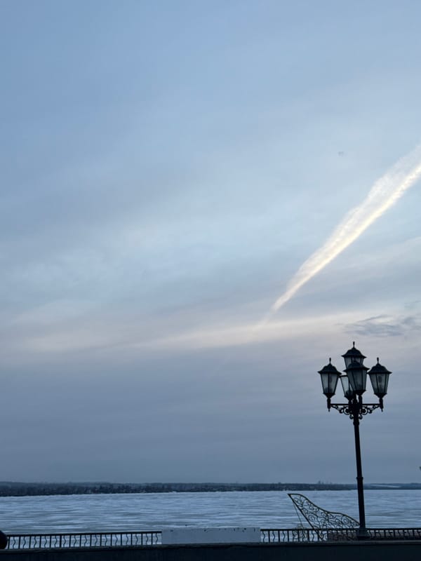 Aircraft contrails observed over Votkinsk, Russia streets
