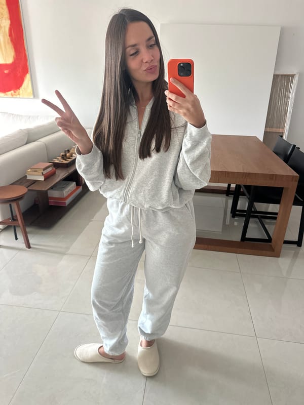 Woman takes selfie indoors in Abu Dhabi