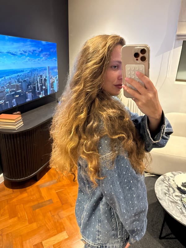 Woman documents evening routine with selfies and cooking in Cape Town