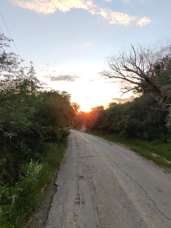 Sunset documentation session in Ukrainian village captures memorial visit