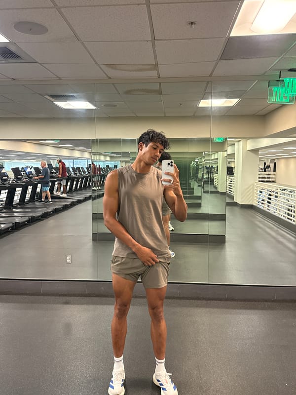 Man spotted at outdoor Los Angeles facility evening April 8