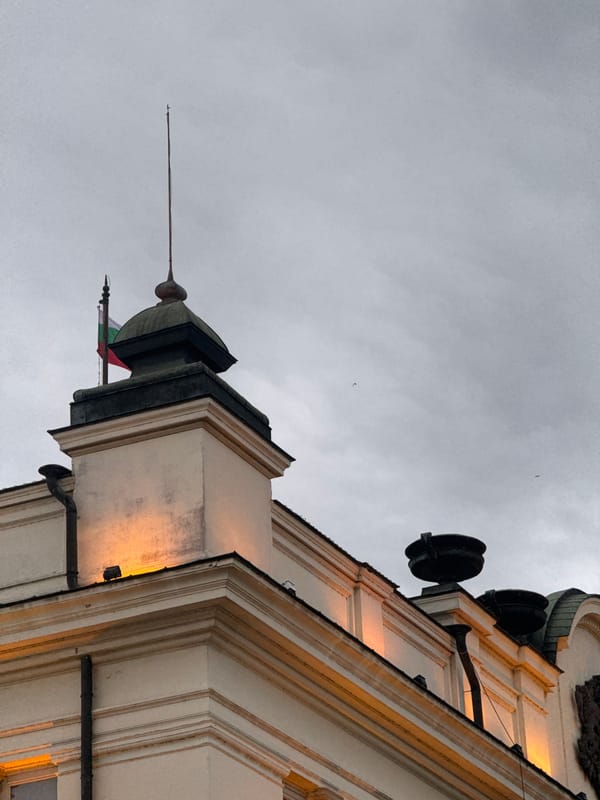 Routine afternoon scenes documented across Sofia parks and streets