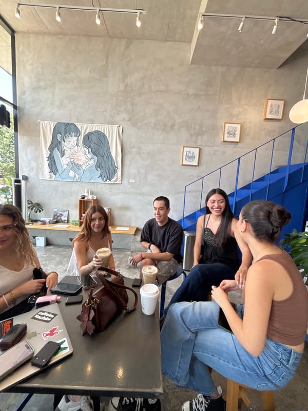 Café meetup in San Pedro Garza García with matcha and iced coffee