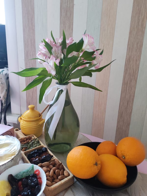 Rainy day in Izhevsk: street scenes, coffee, and home selfies