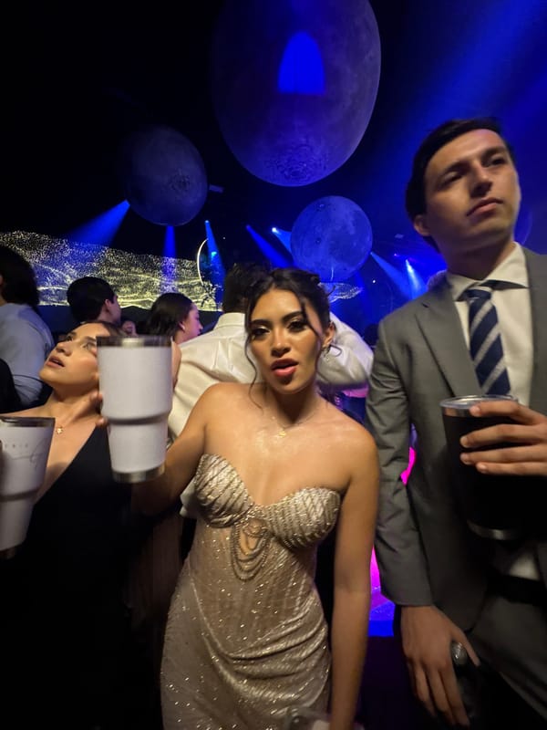 Formal indoor celebration with cosmic décor in Monterrey