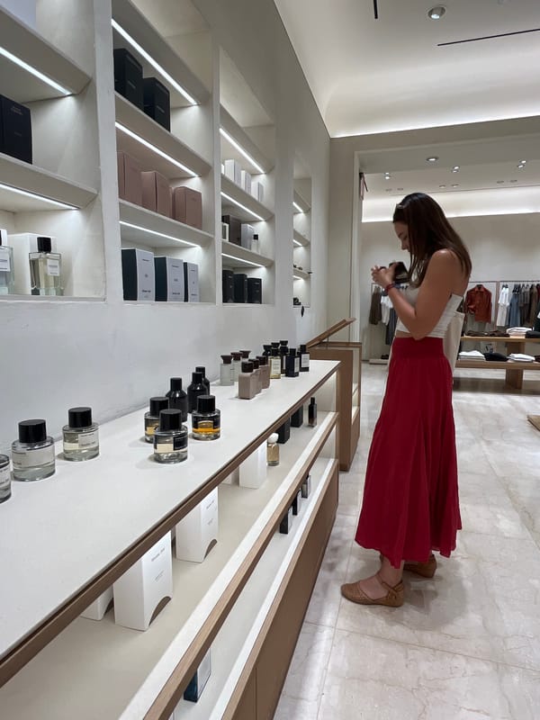 Woman shops perfumes, visits gym with Pomeranian in Puebla