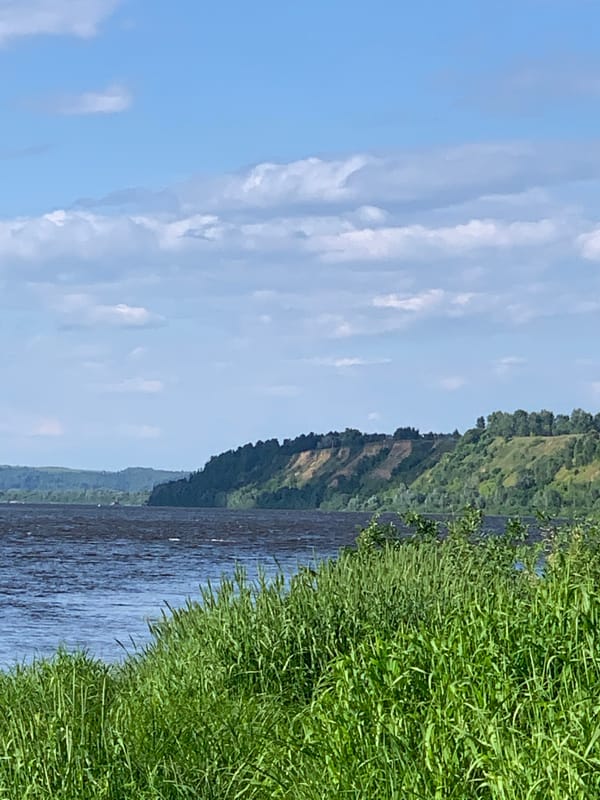 Sunny afternoon along the Oka River in Pavlovo
