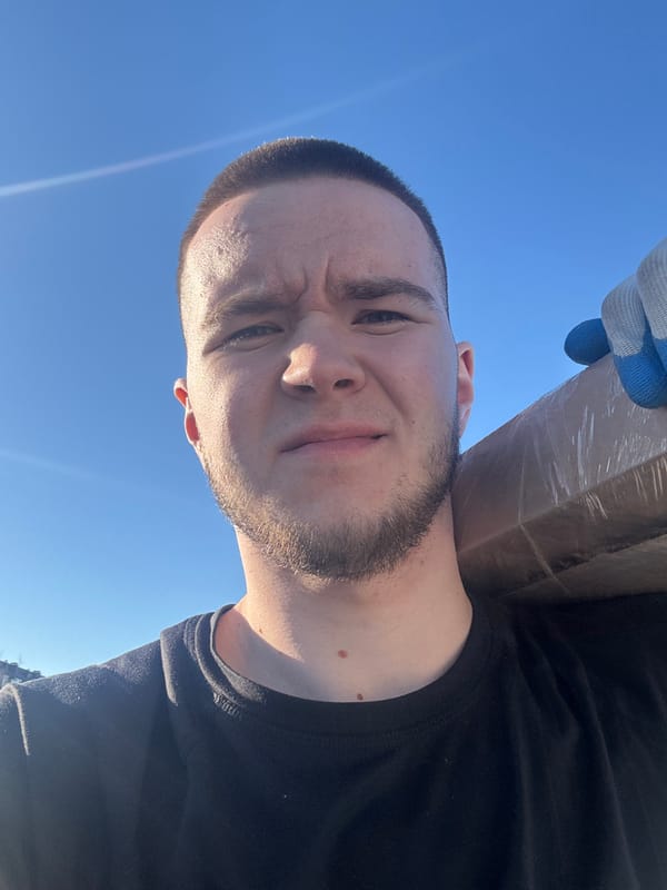 Construction workers, pedestrians photographed across Kazan during afternoon