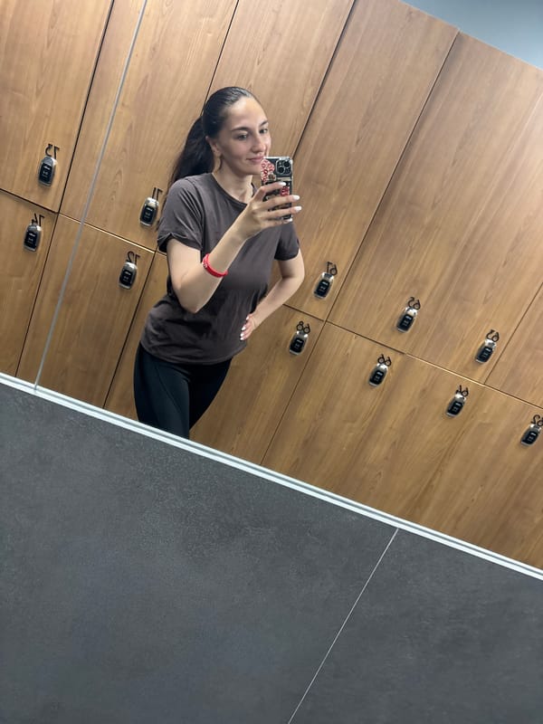 Woman takes mirror selfie in Sochi locker room