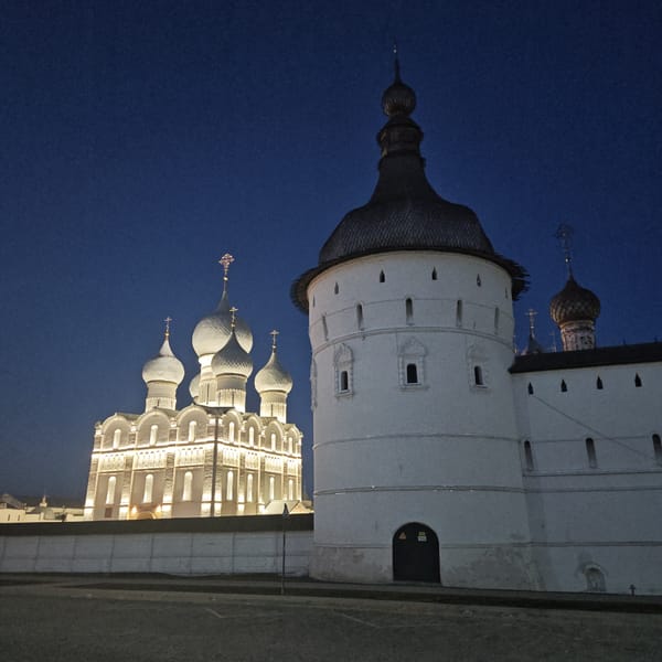 Night illumination scenes documented at Russian regional buildings