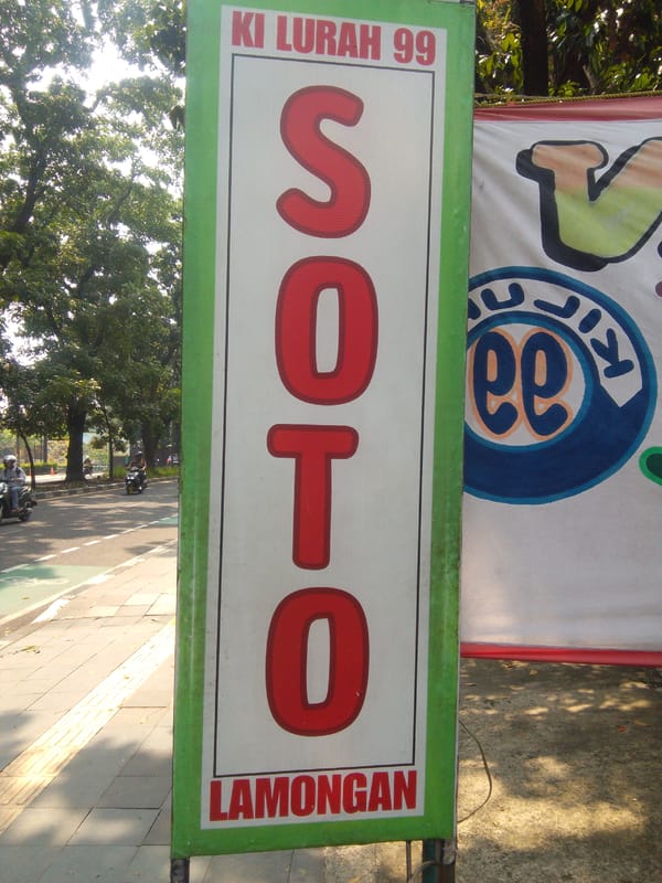 Lunch stop at a Bogor seafood spot, streets and all