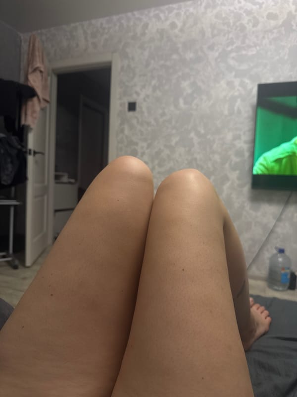 Private photo session captures intimate domestic moments over 13 minutes