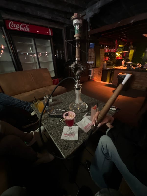 Evening hookah session documented at Veliko Tarnovo bar