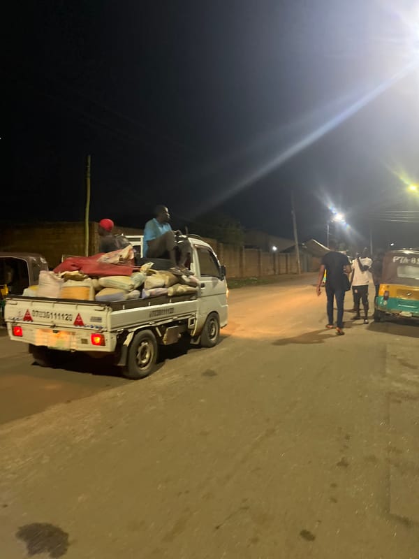 Loaded truck with passengers spotted on Jos street at night