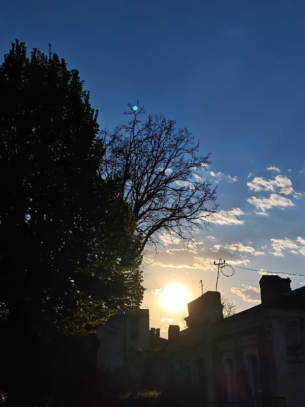 Afternoon sunlight creates halo effect behind building in Vinnytsia