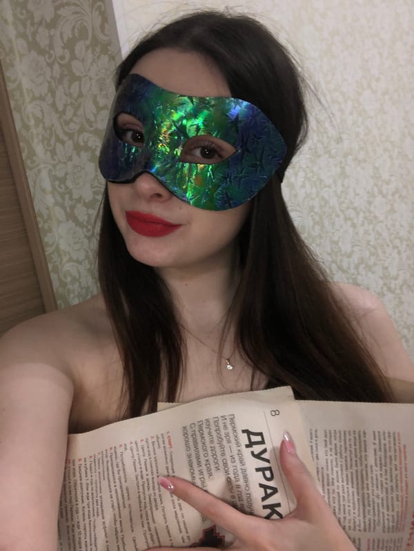 Person takes mirror selfies with accessories in Noviy bedroom