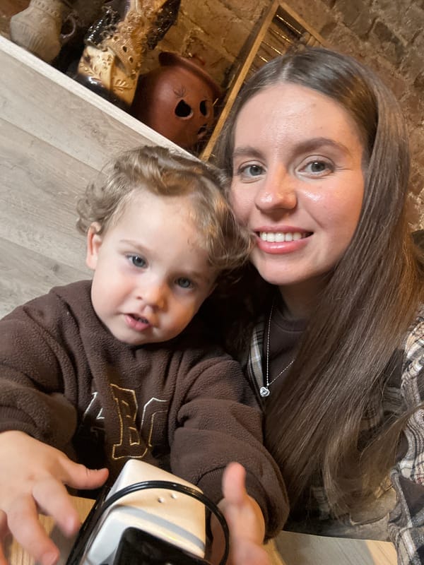 Family enjoys afternoon outing in Klin parks and cafe