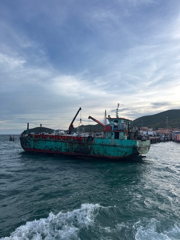 Pattaya waterfront activity captured by witnesses during midday
