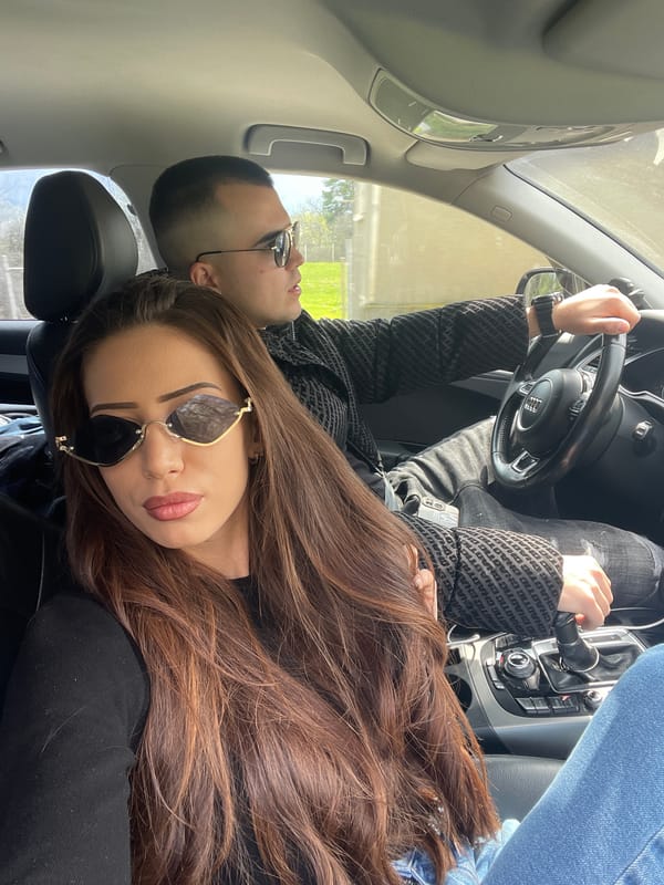 Two people spotted in car in Pchelishte, Bulgaria