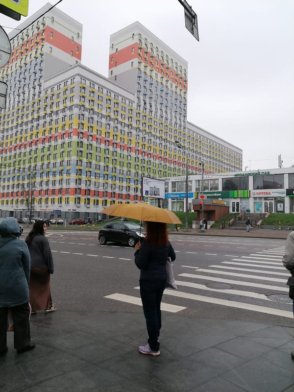 Rainy day street life documented around Moscow's Kuntsevo Plaza