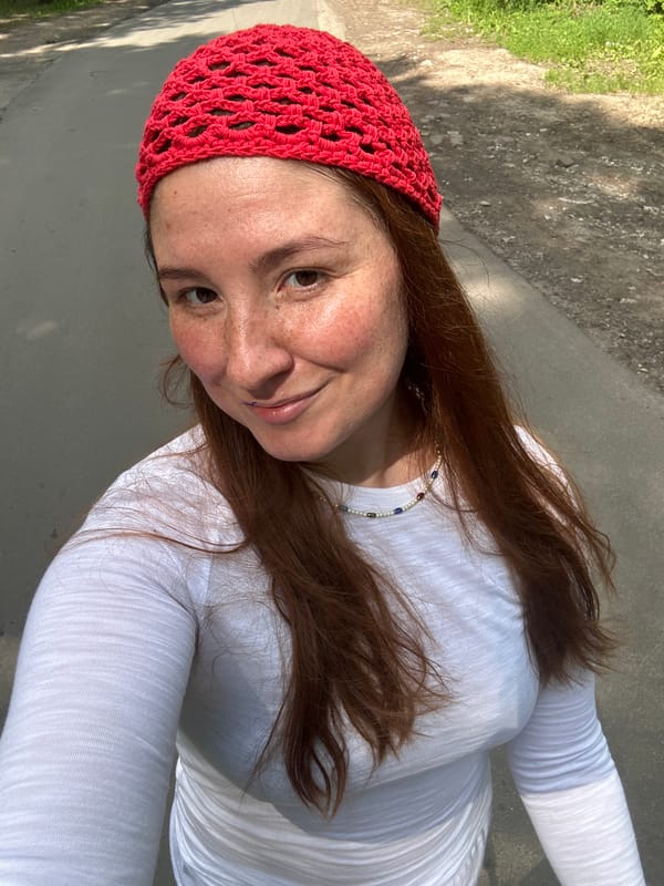 Family street outing with selfies in Nizhny Novgorod