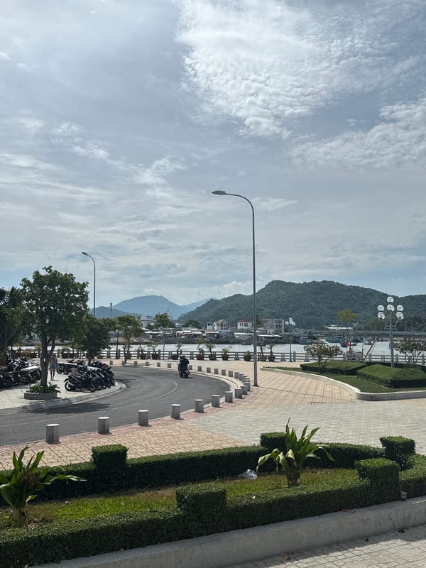 Morning photography session captures Nha Trang landscapes and temples