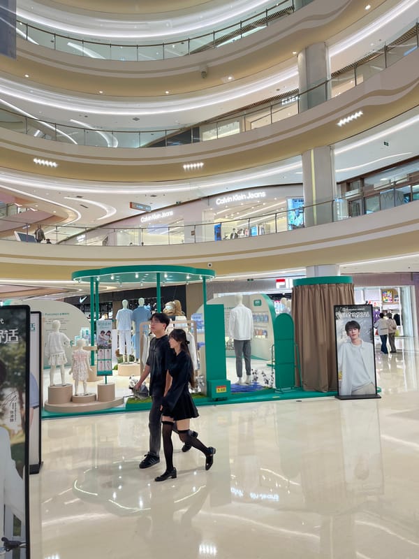 Morning shopping activity recorded at Yuzhong District mall