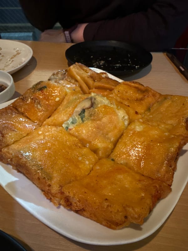 Valentine's Day dining and street scenes captured in Shibuya