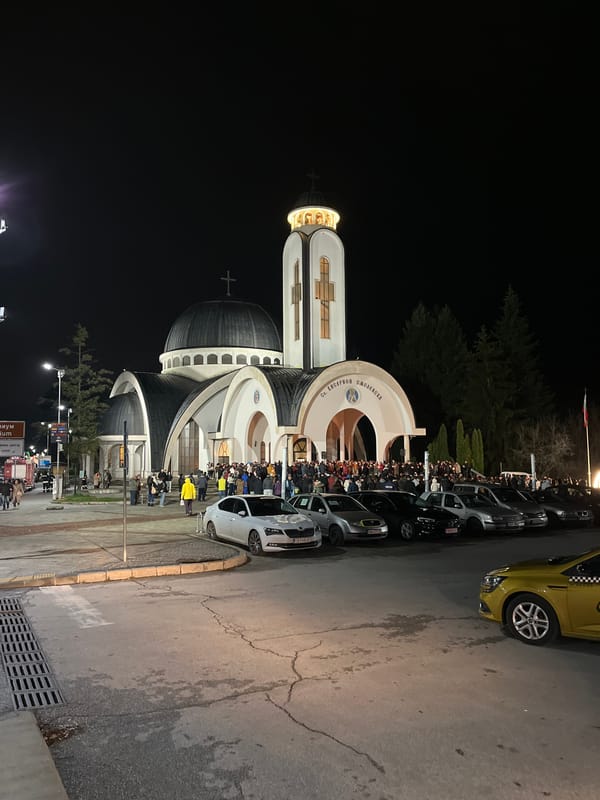 Candlelight vigil draws crowd to Smolyan cathedral