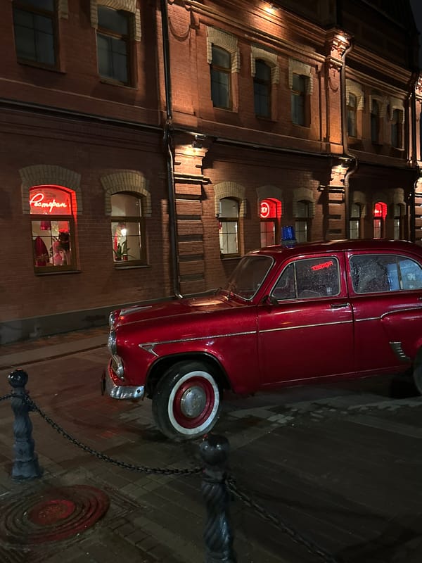 Evening street life and museum visits captured in Minsk