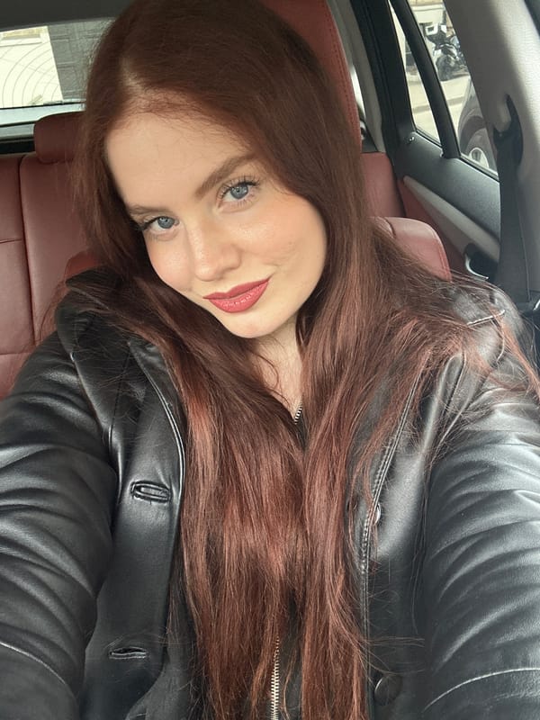 Woman in black leather jacket spotted in car in Riga