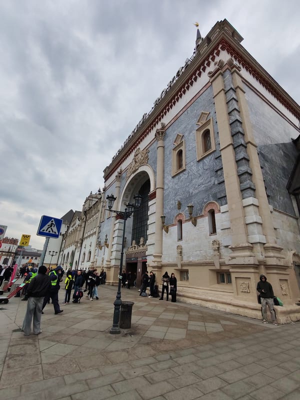 Morning scenes captured at Moscow's Kazan Railway Station