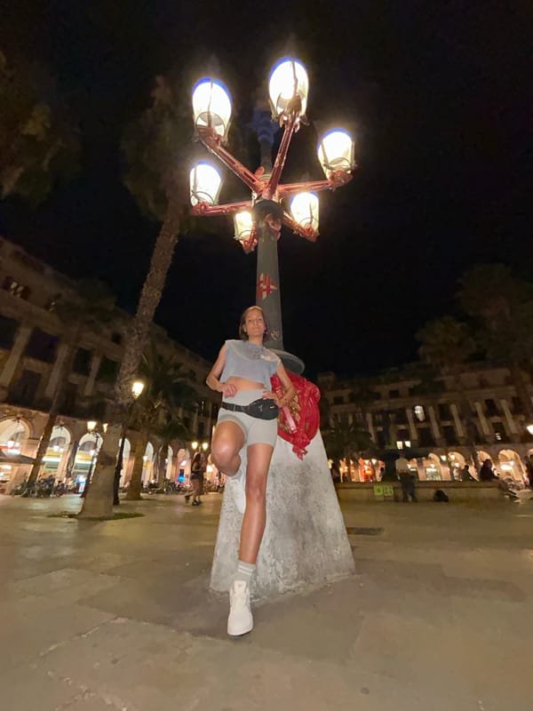Evening crowds gather in Barcelona's central plazas for photos