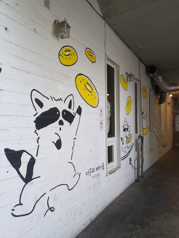 Morning street life and pet activities documented across Seoul