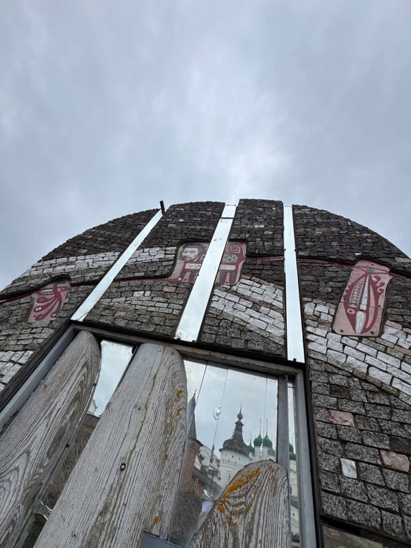 Cultural tour of monuments and vintage displays in Kladovitsy