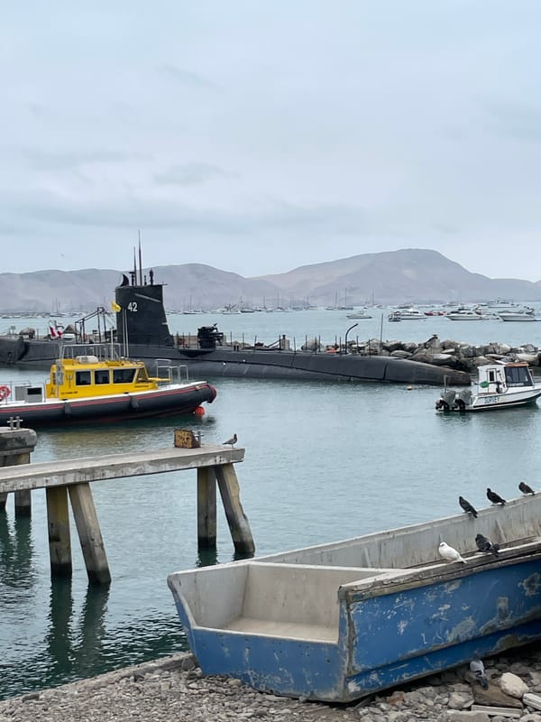 Callao harbor: fishing boats, a navy submarine, and shoreline life