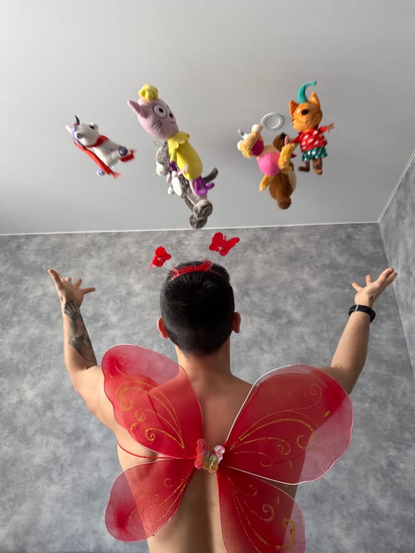 Kazan residents captured in playful indoor moments, costumes